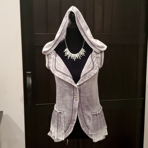Daytrip Gray Burnout Ruffled Sweater Vest with Hood. Size Medium - Picture 1 of 7